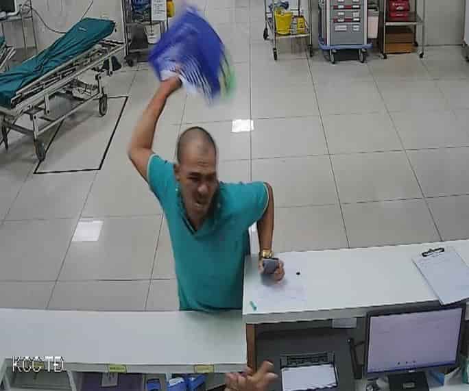 côn đồ hành hũng nữ điều dưỡng